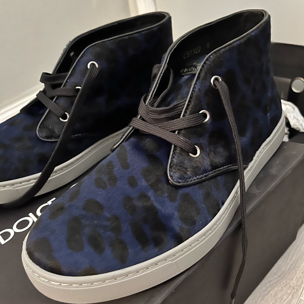 BRAND NEW WITH BOX, paperwork and dust bag D&G sneakers size 8 mens